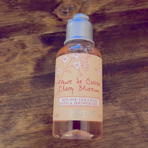 Loccitane cherry blossom mini body wash - Picture 1 of 1